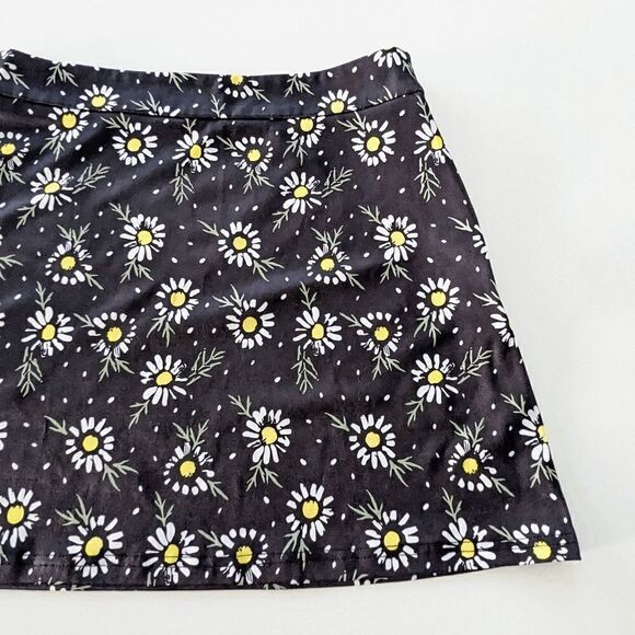 Women's SheIn Skirt Black with Sunflower Pattern Mini A-Line Side Zipper Small - Picture 3 of 7
